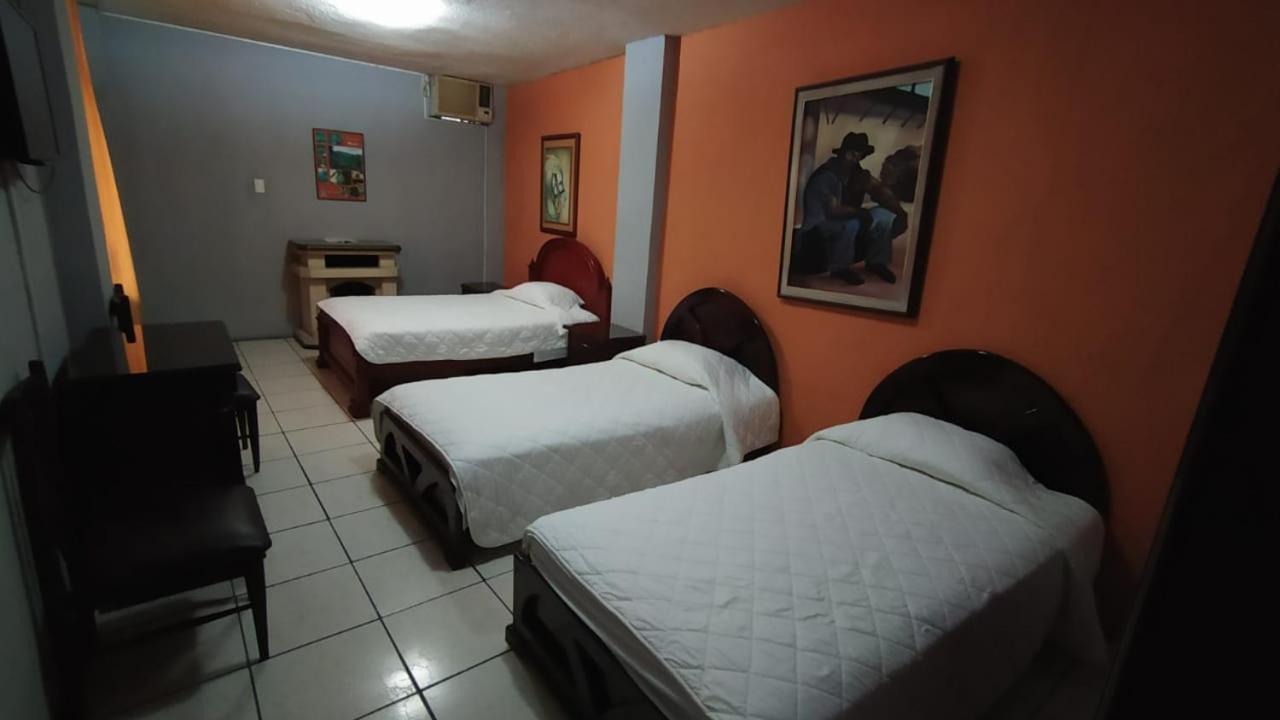 Hotel Puerta Del Sol Santo Domingo de los Colorados Exterior photo